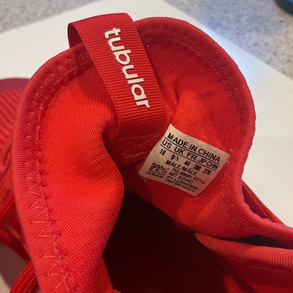 Men’s Size 10 Adidas Tubular X Triple Red Sneakers - Picture 4 of 7